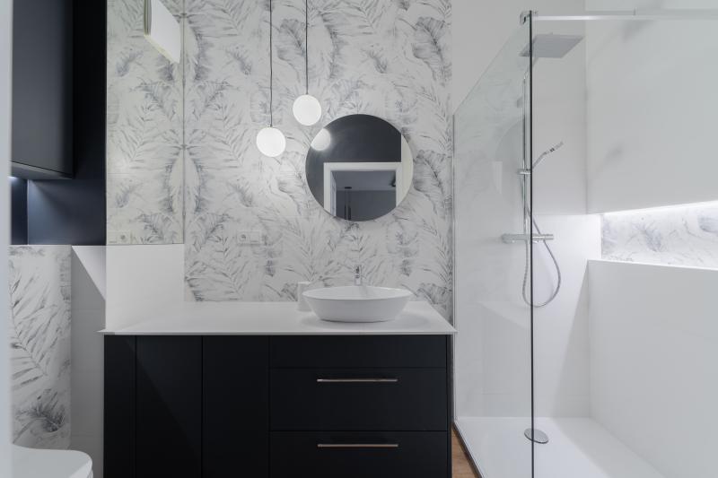 Les tendances carrelage pour transformer votre salle de bains avec élégance