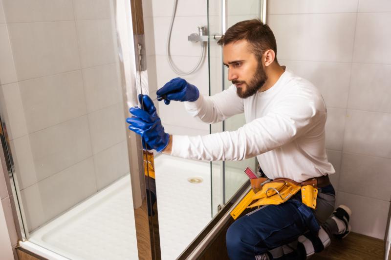Les essentiels de la plomberie sanitaire pour une salle de bains fonctionnelle