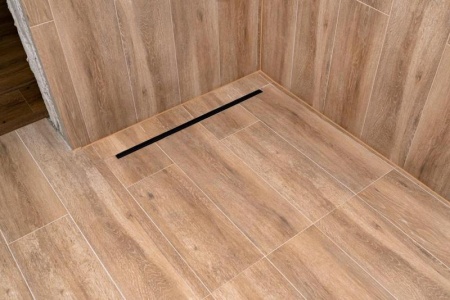 Carrelage imitation granit ou imitation bois, quel style pour une salle de bains &agrave; l'ancienne ?